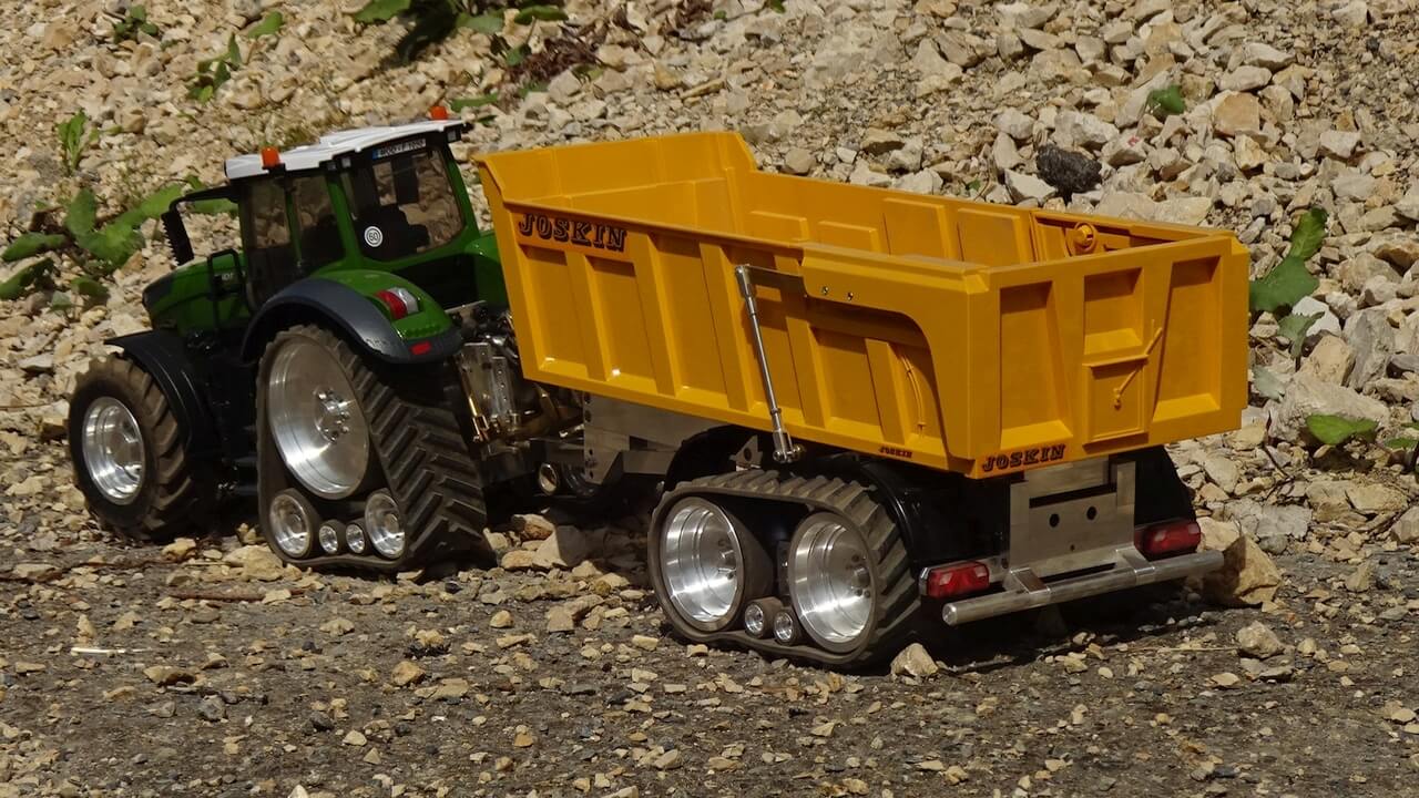 Kettenschlepper Und Joskinkipper Mit Kettenlaufwerk 1